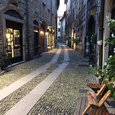 Antica Corte, Bilocale Nel Centro Storico Di شقة